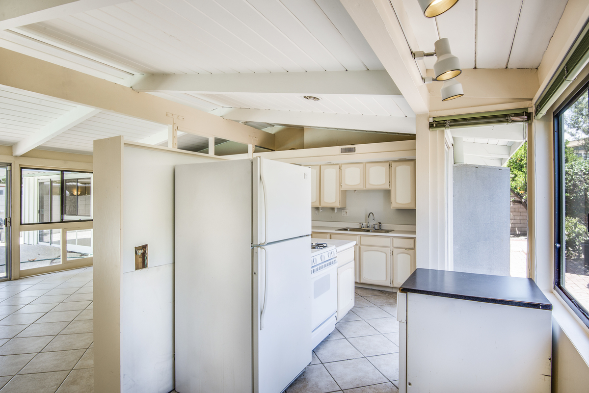 Modified galley kitchen, Cliff May Rancho