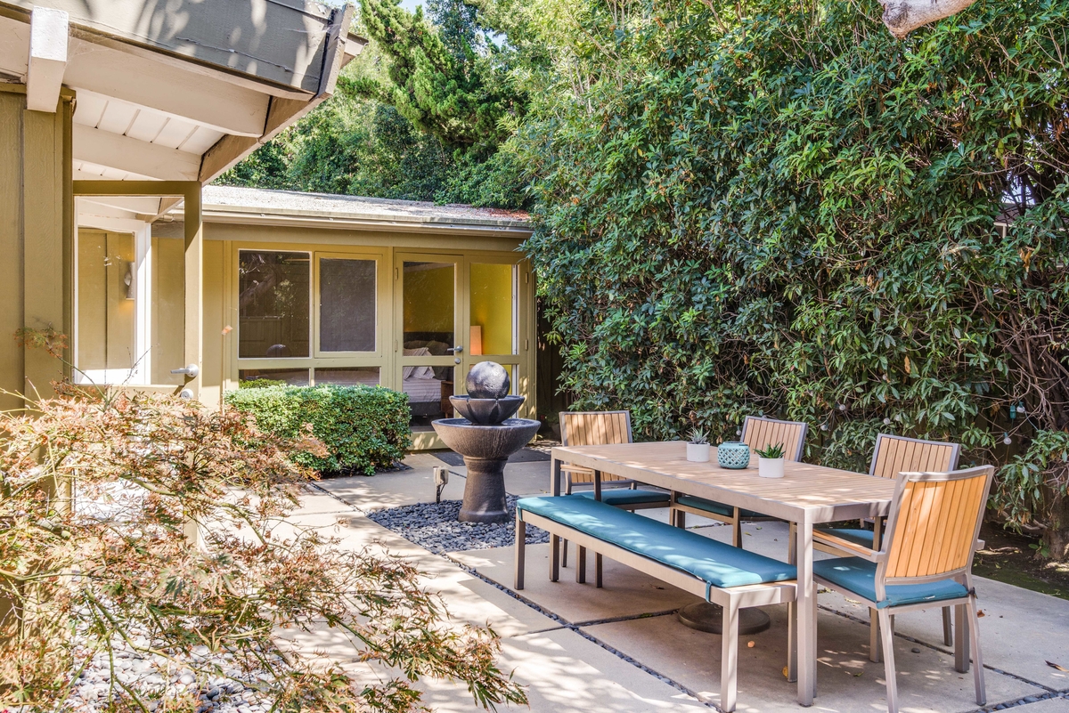 Cliff May Rancho, private courtyard