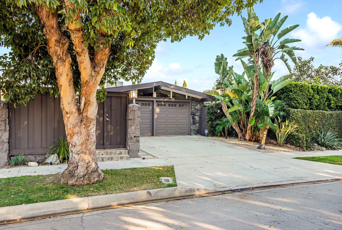 Street view of a Cliff May Rancho