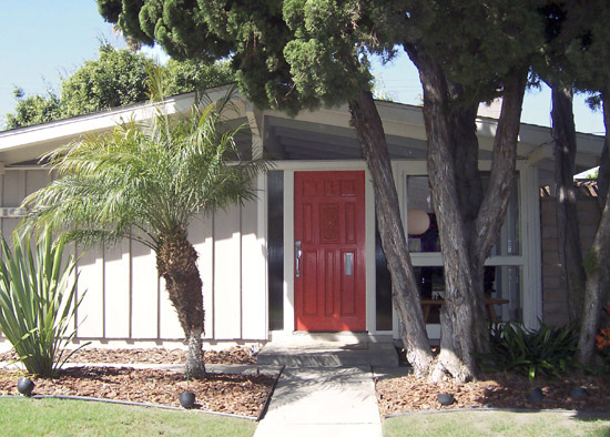 The_Pitts_Home_01